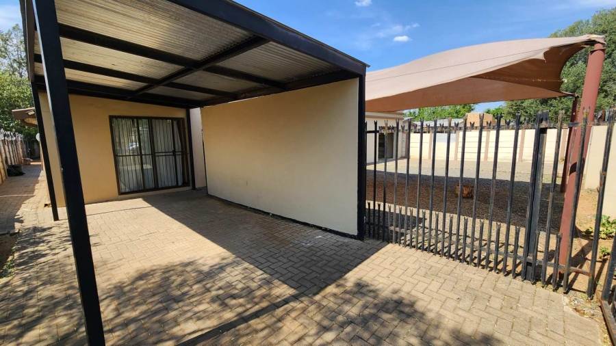 12 Bedroom Property for Sale in Brandwag Free State